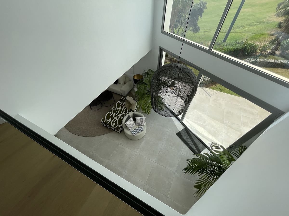 4 bedroom Villa for sale in Marbella with pool garage - € 2,980,000 (Ref: 7074392)