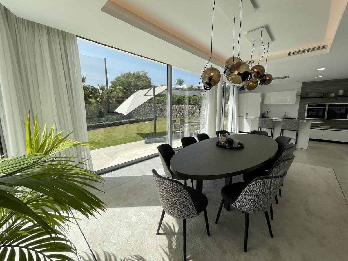 4 bedroom Villa for sale in Marbella with pool garage - € 2,980,000 (Ref: 7074392)