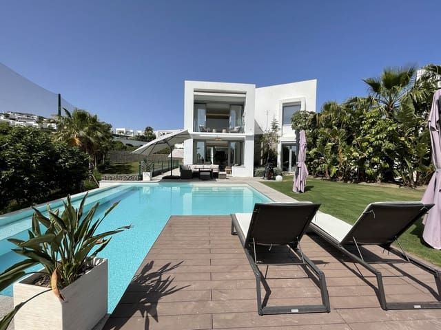 4 makuuhuone Huvila myytävänä paikassa Marbella mukana uima-altaan 
autotalli - 2 980 000 € (Ref: 7074392)