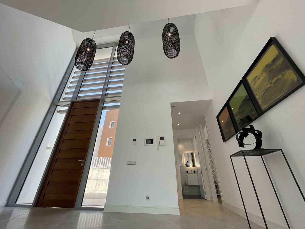 4 bedroom Villa for sale in Marbella with pool garage - € 2,980,000 (Ref: 7074392)