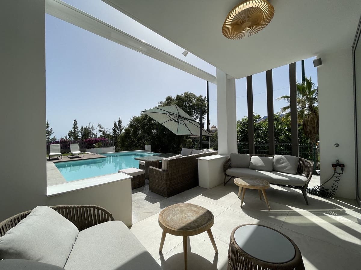 4 bedroom Villa for sale in Marbella with pool garage - € 2,980,000 (Ref: 7074392)