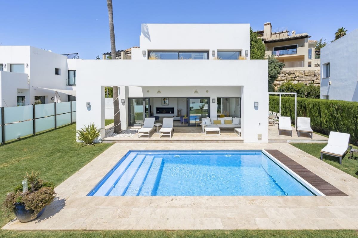 5 bedroom Villa for sale in Benahavis with pool garage - € 1,499,000 (Ref: 7090703)
