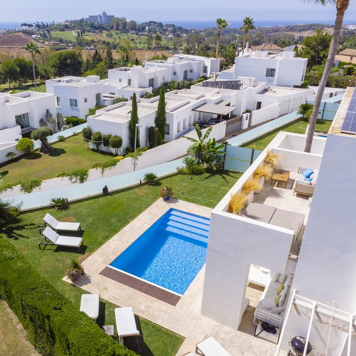 5 bedroom Villa for sale in Benahavis with pool garage - € 1,499,000 (Ref: 7090703)