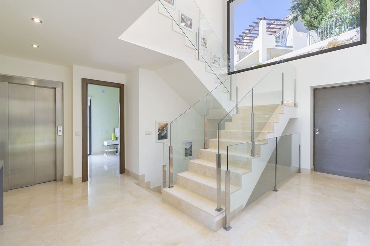 5 bedroom Villa for sale in Benahavis with pool garage - € 1,499,000 (Ref: 7090703)