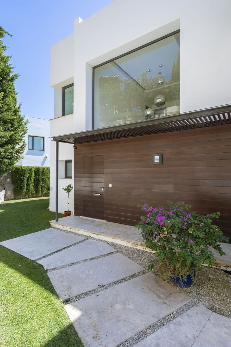 5 bedroom Villa for sale in Benahavis with pool garage - € 1,499,000 (Ref: 7090703)