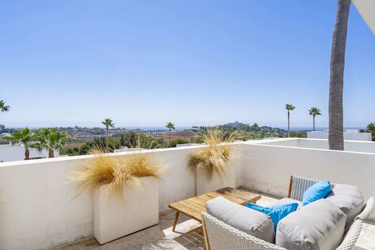 5 bedroom Villa for sale in Benahavis with pool garage - € 1,499,000 (Ref: 7090703)