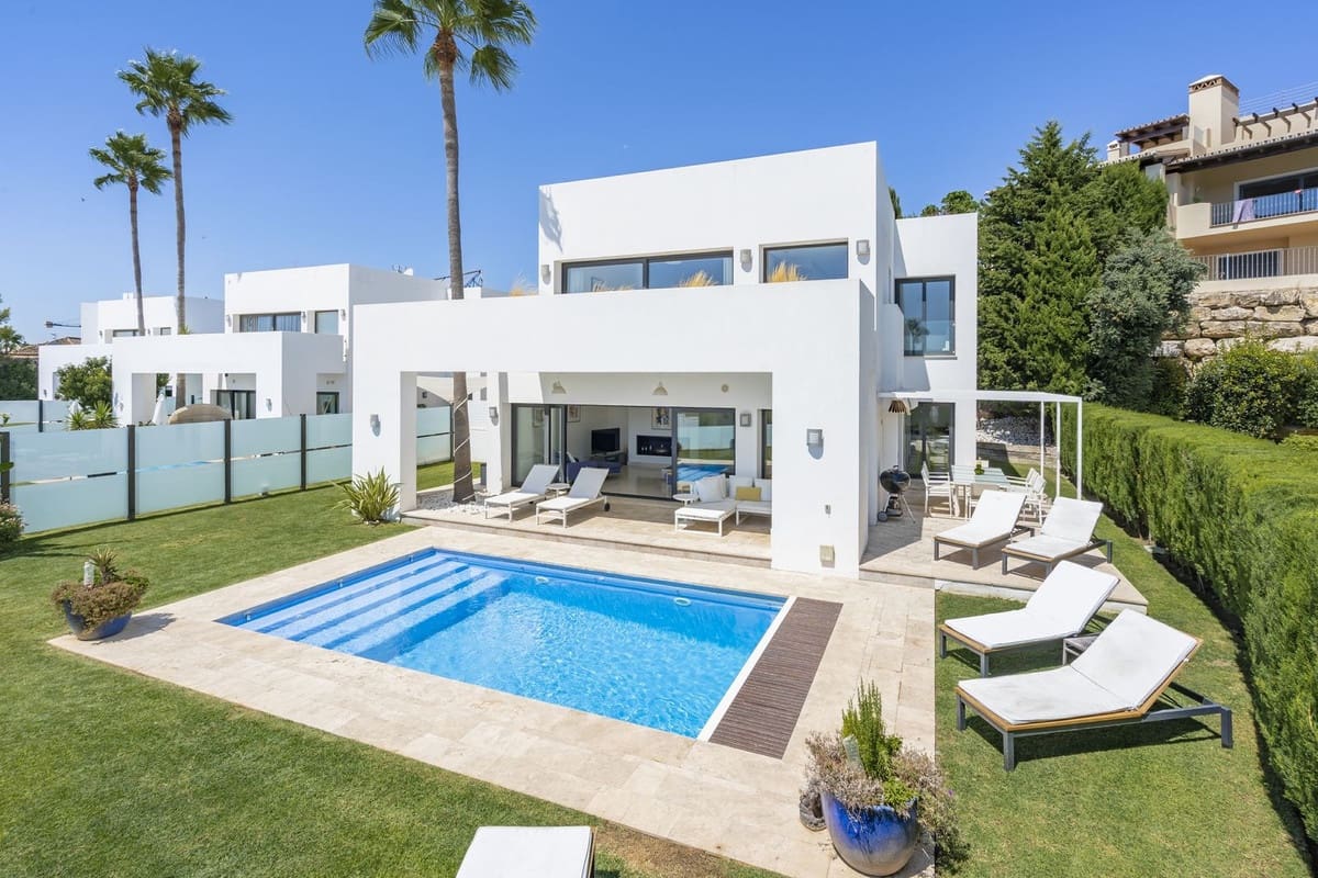 5 bedroom Villa for sale in Benahavis with pool garage - € 1,499,000 (Ref: 7090703)