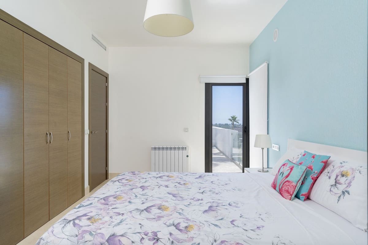 5 bedroom Villa for sale in Benahavis with pool garage - € 1,499,000 (Ref: 7090703)