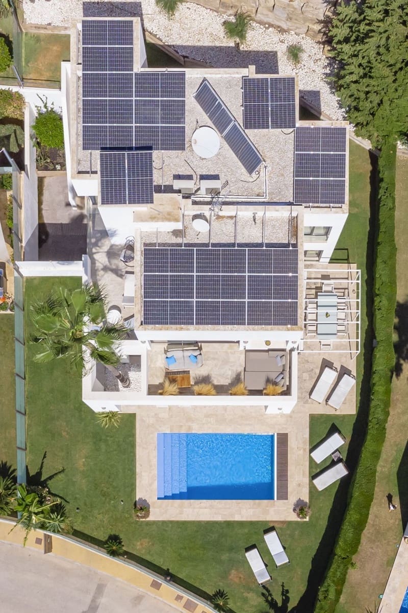 5 bedroom Villa for sale in Benahavis with pool garage - € 1,499,000 (Ref: 7090703)