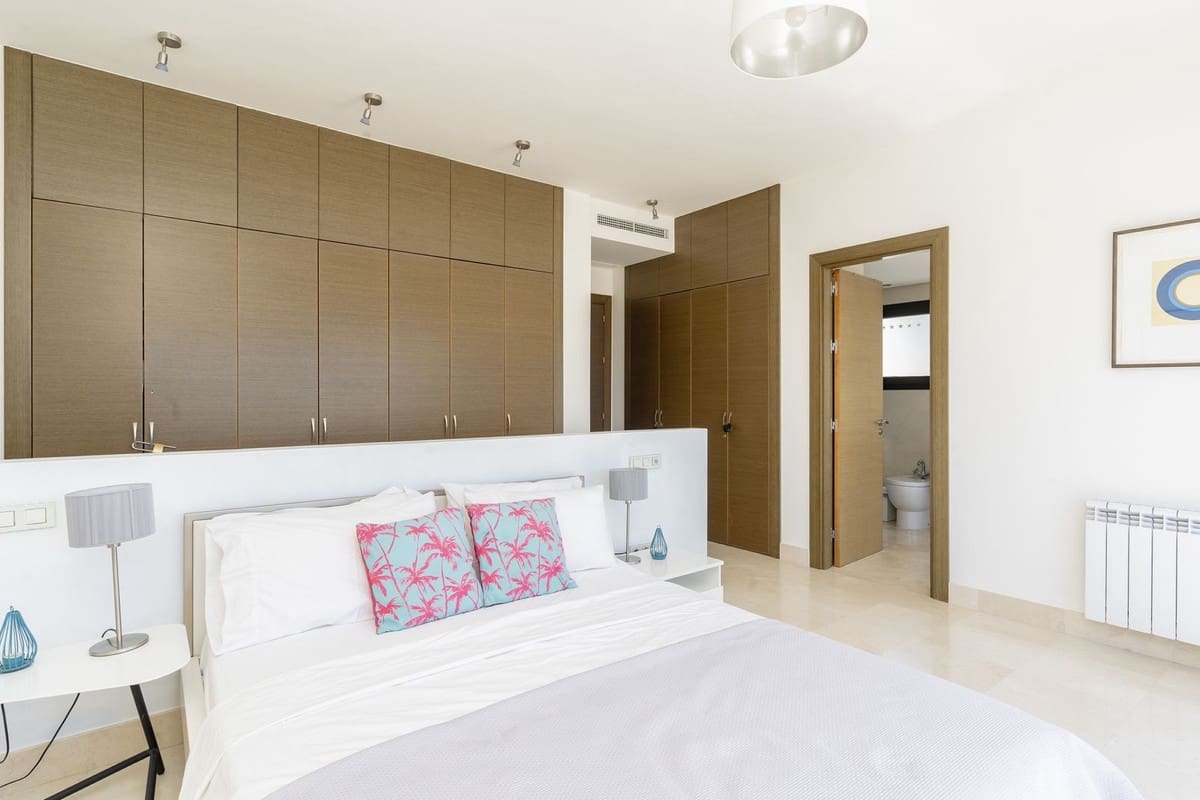 5 bedroom Villa for sale in Benahavis with pool garage - € 1,499,000 (Ref: 7090703)