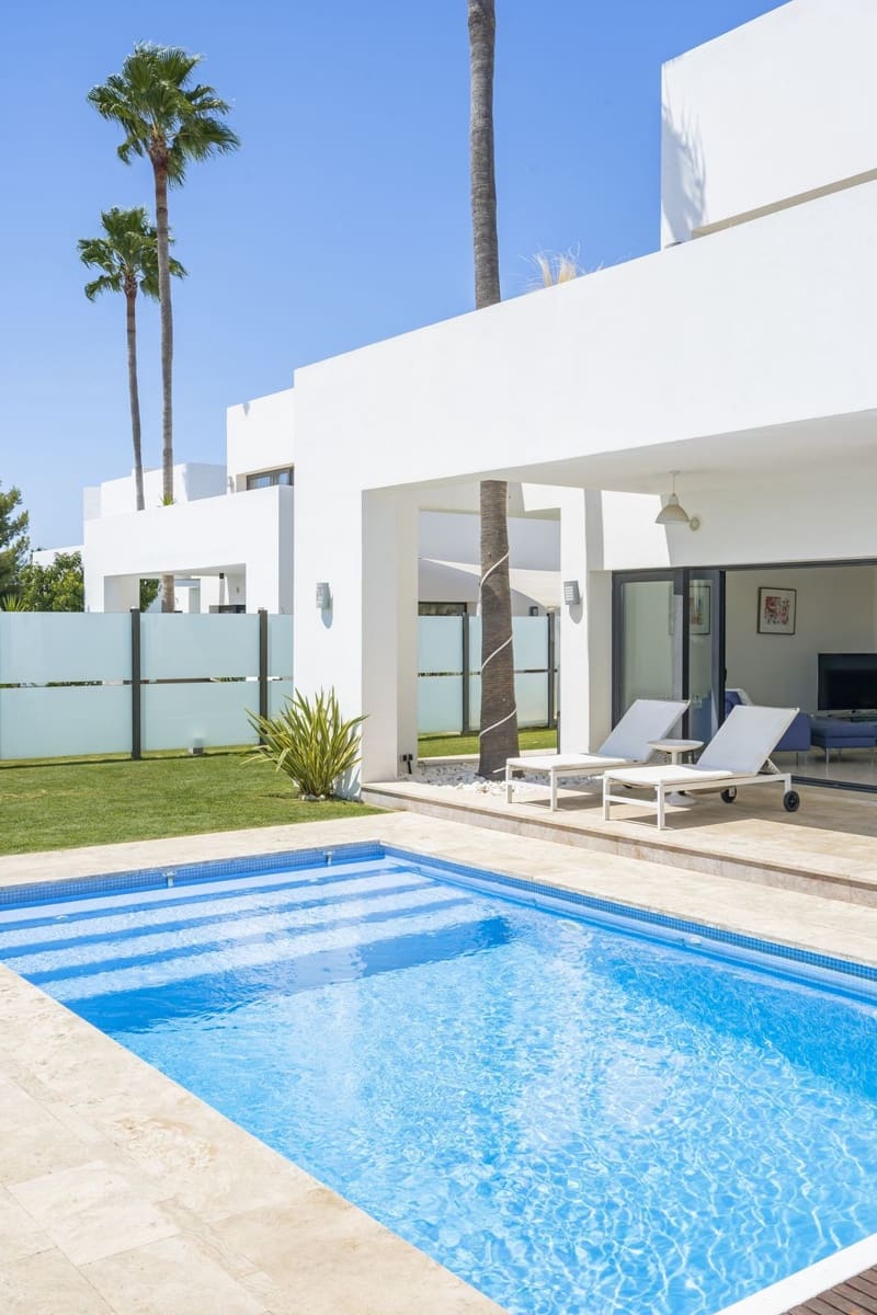 5 bedroom Villa for sale in Benahavis with pool garage - € 1,499,000 (Ref: 7090703)