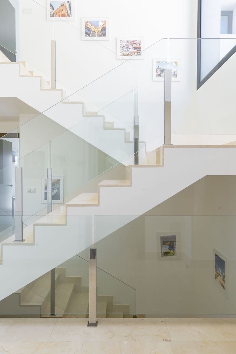 5 bedroom Villa for sale in Benahavis with pool garage - € 1,499,000 (Ref: 7090703)