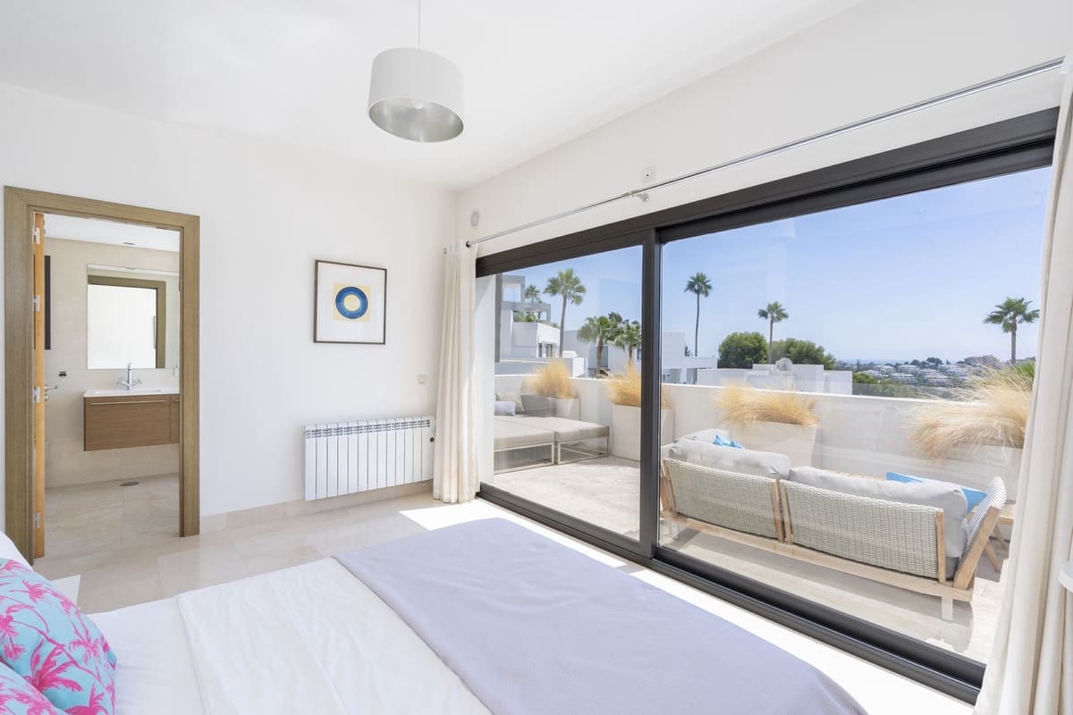 5 bedroom Villa for sale in Benahavis with pool garage - € 1,499,000 (Ref: 7090703)