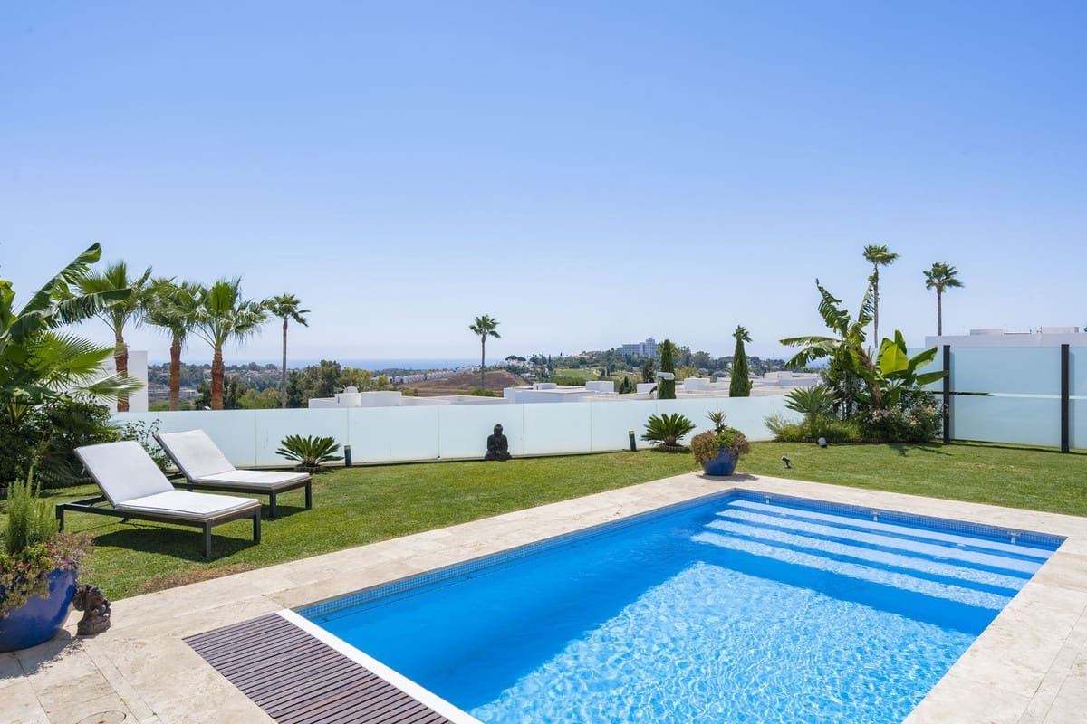 5 bedroom Villa for sale in Benahavis with pool garage - € 1,499,000 (Ref: 7090703)