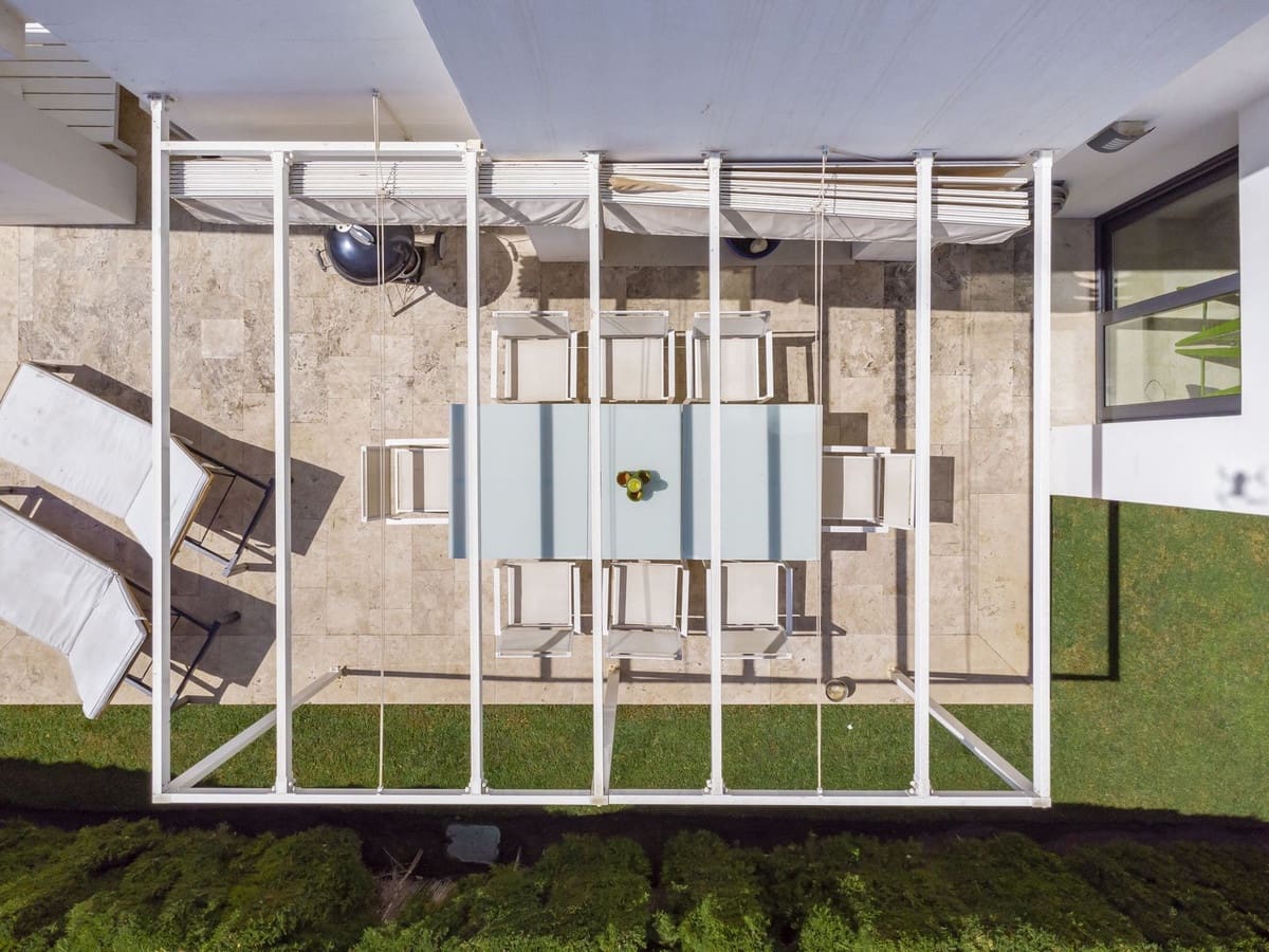 5 bedroom Villa for sale in Benahavis with pool garage - € 1,499,000 (Ref: 7090703)