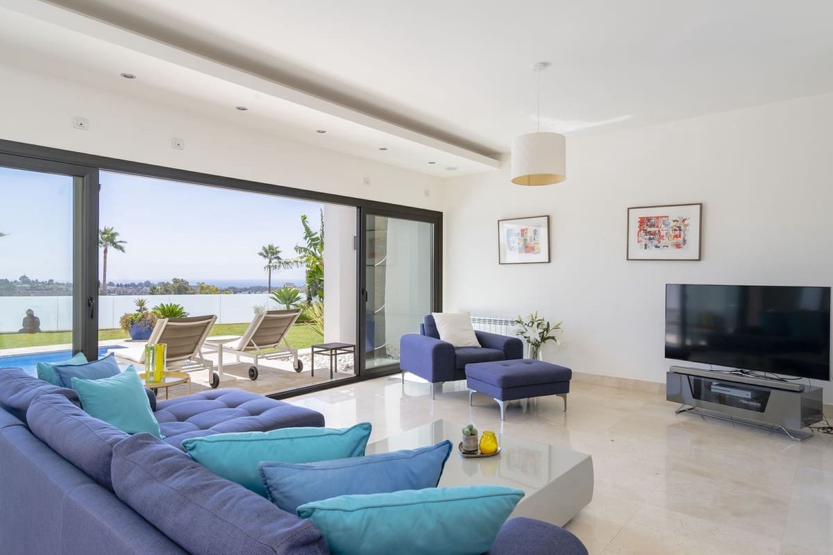 5 bedroom Villa for sale in Benahavis with pool garage - € 1,499,000 (Ref: 7090703)