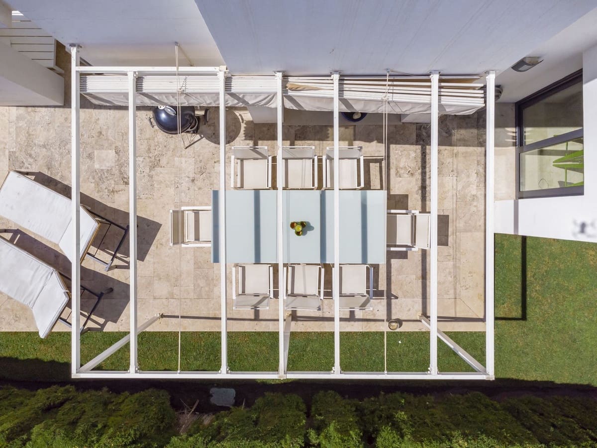 5 bedroom Villa for sale in Benahavis with pool garage - € 1,499,000 (Ref: 7090703)