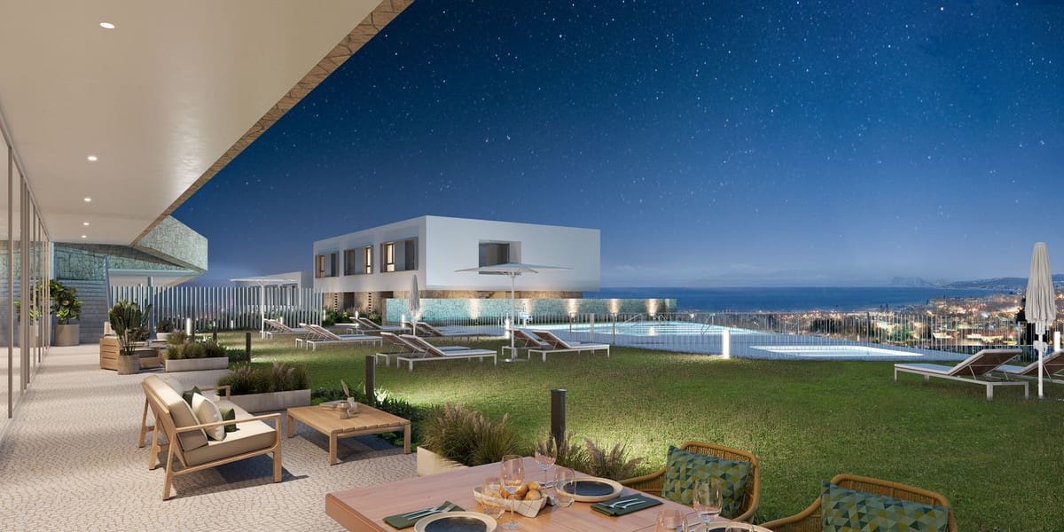 Apartamento de 3 habitaciones en Estepona en venta con piscina garaje - 405.000 € (Ref: 7094882)