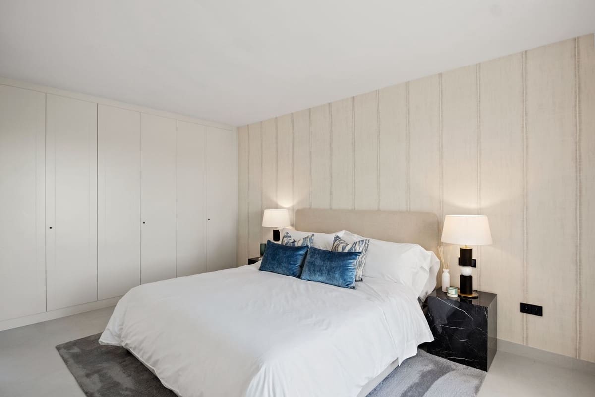 Apartamento de 3 habitaciones en Marbella en venta con piscina garaje - 2.300.000 € (Ref: 7143073)