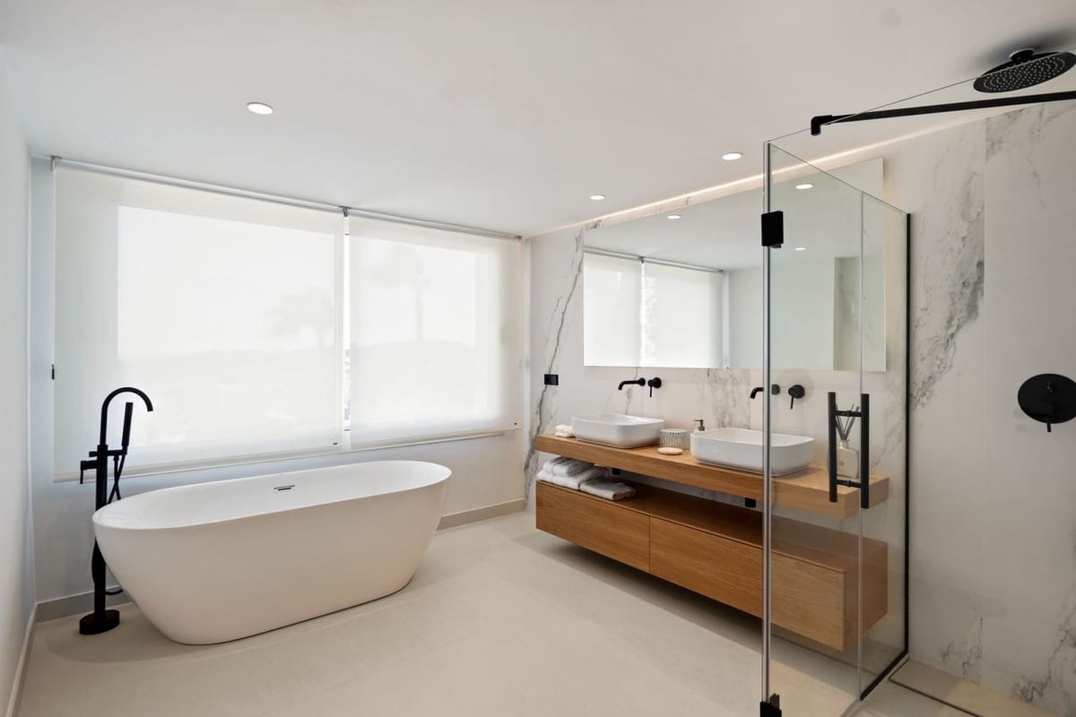 Apartamento de 3 habitaciones en Marbella en venta con piscina garaje - 2.300.000 € (Ref: 7143073)