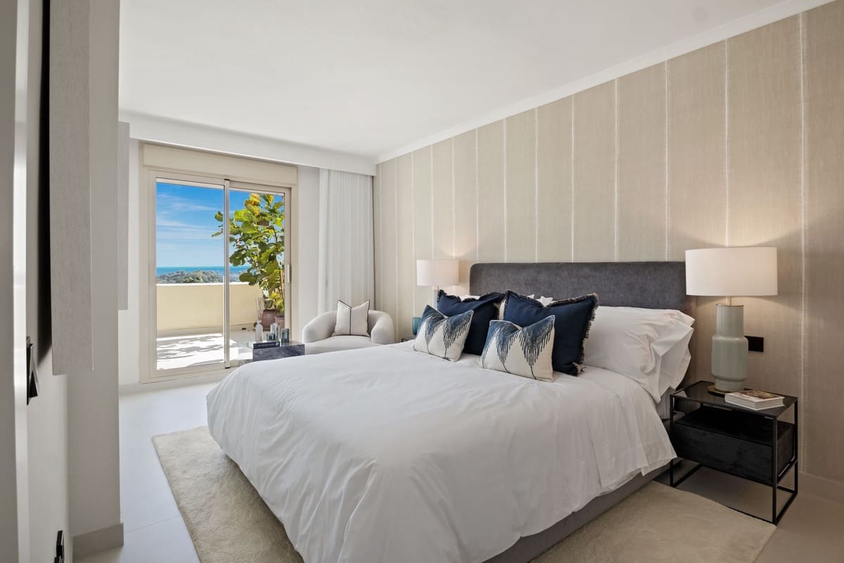 Apartamento de 3 habitaciones en Marbella en venta con piscina garaje - 2.300.000 € (Ref: 7143073)