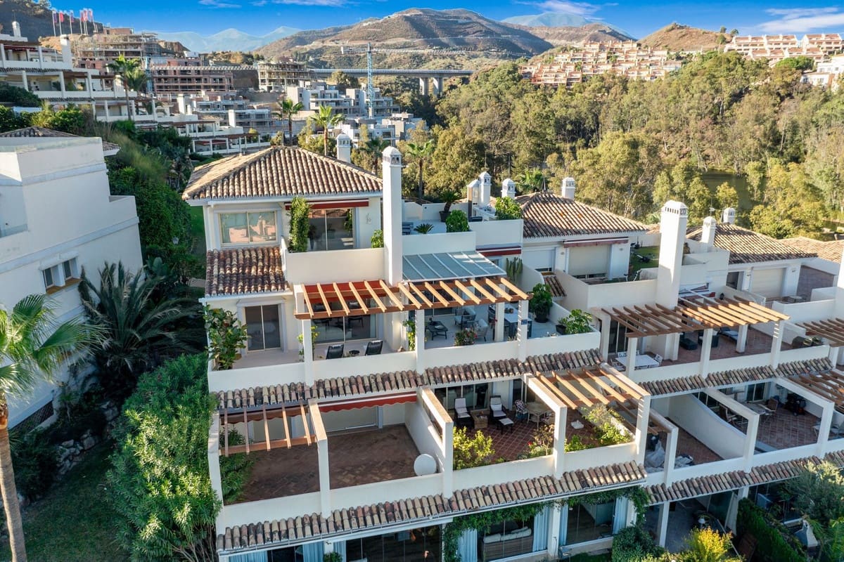 Apartamento de 3 habitaciones en Marbella en venta con piscina garaje - 2.300.000 € (Ref: 7143073)