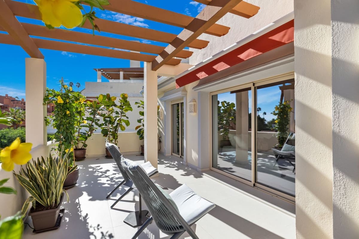 Apartamento de 3 habitaciones en Marbella en venta con piscina garaje - 2.300.000 € (Ref: 7143073)