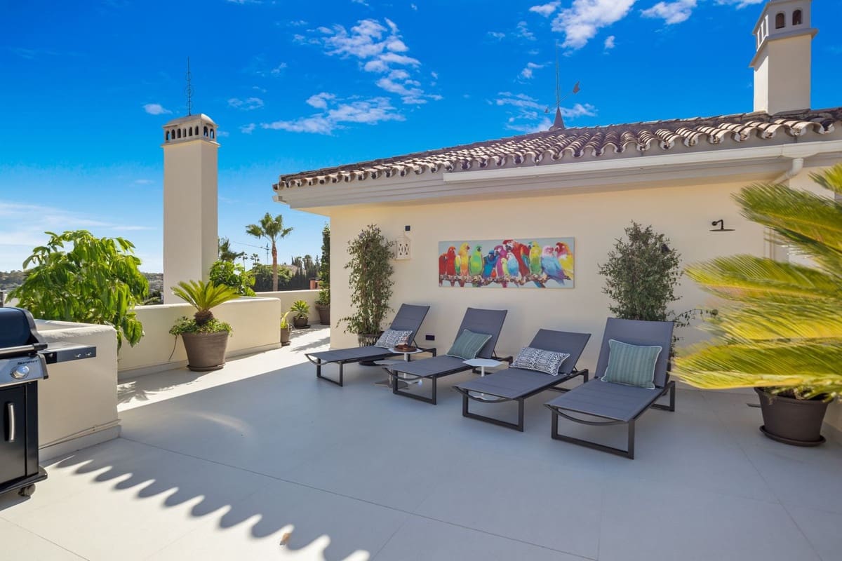 3 bedroom Apartment for sale in Marbella with pool garage - € 2,300,000 (Ref: 7143073)
