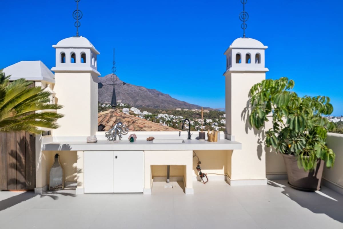 3 bedroom Apartment for sale in Marbella with pool garage - € 2,300,000 (Ref: 7143073)