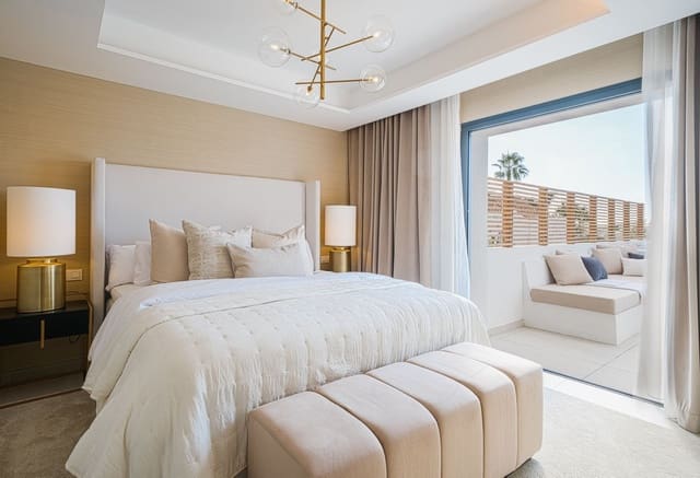 4 sypialnia Willa na sprzedaż w Las Brisas, Marbella z basenem garażem - 3 495 000 € (Ref: 7314750)