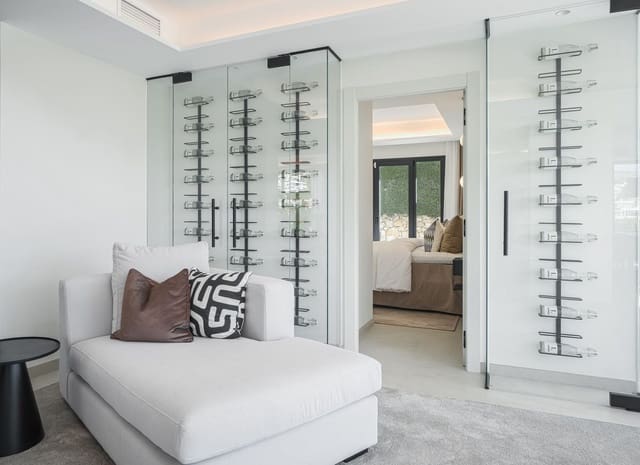 4 sypialnia Willa na sprzedaż w Las Brisas, Marbella z basenem garażem - 3 495 000 € (Ref: 7314750)