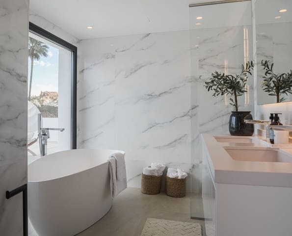 4 sypialnia Willa na sprzedaż w Las Brisas, Marbella z basenem garażem - 3 495 000 € (Ref: 7314750)