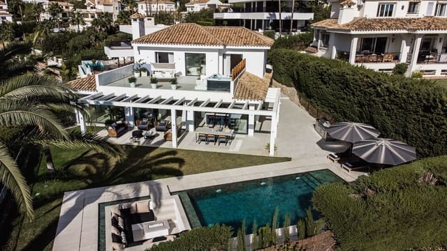 4 sypialnia Willa na sprzedaż w Las Brisas, Marbella z basenem garażem - 3 495 000 € (Ref: 7314750)
