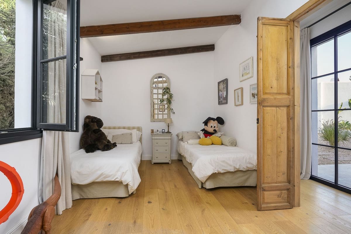 7 soveværelse Villa til salg i Marbella med swimmingpool garage - € 2.250.000 (Ref: 7314753)