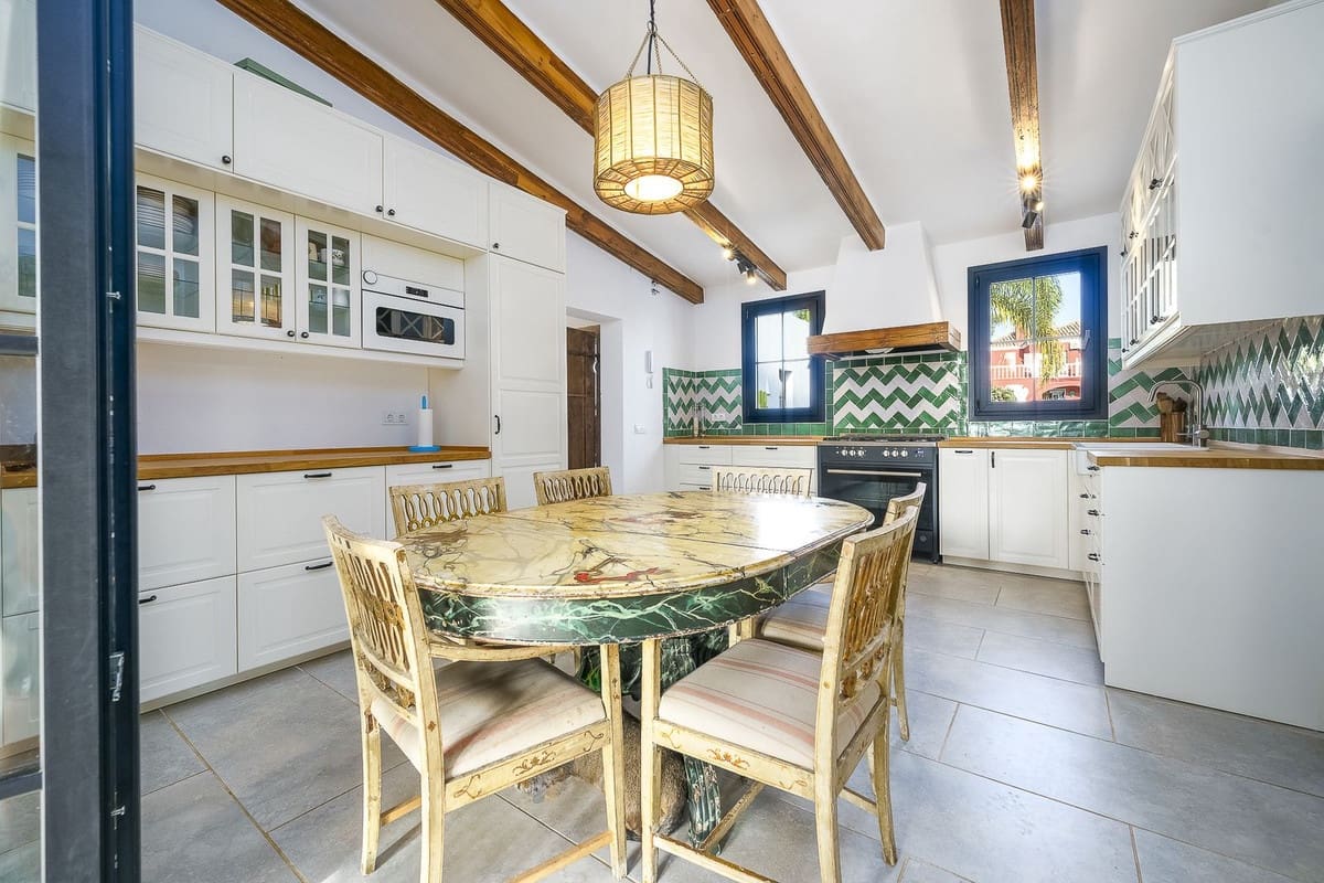 7 quarto Moradia para venda em Marbella com piscina garagem - 2 250 000 € (Ref: 7314753)