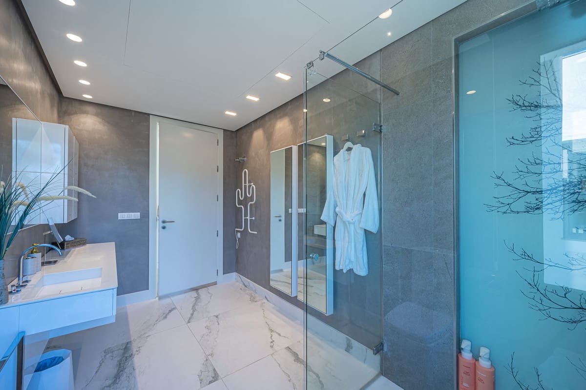 4 soveværelse Villa til salg i Marbella med swimmingpool garage - € 2.850.000 (Ref: 7373864)