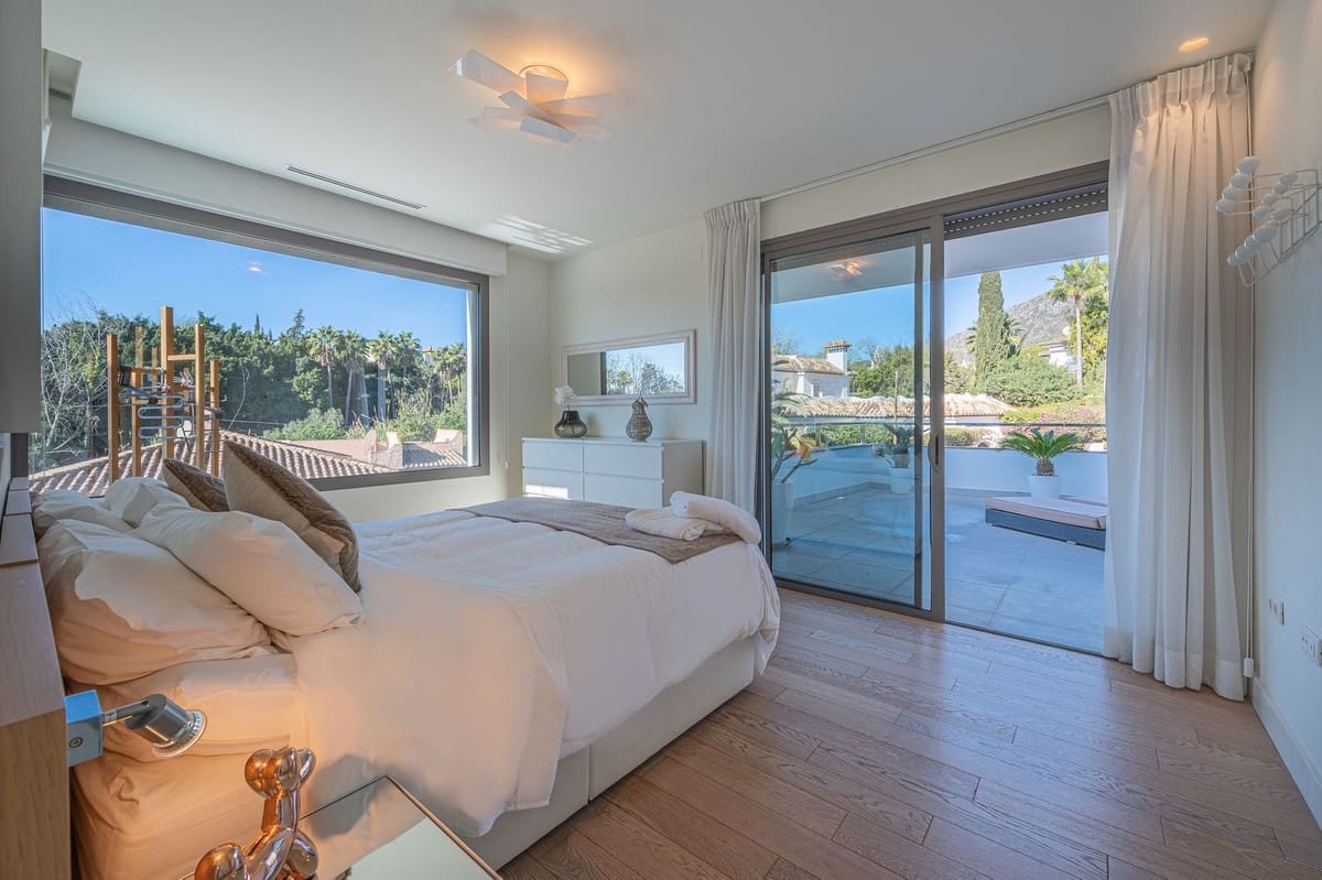 4 sypialnia Willa na sprzedaż w Marbella z basenem garażem - 2 850 000 € (Ref: 7373864)