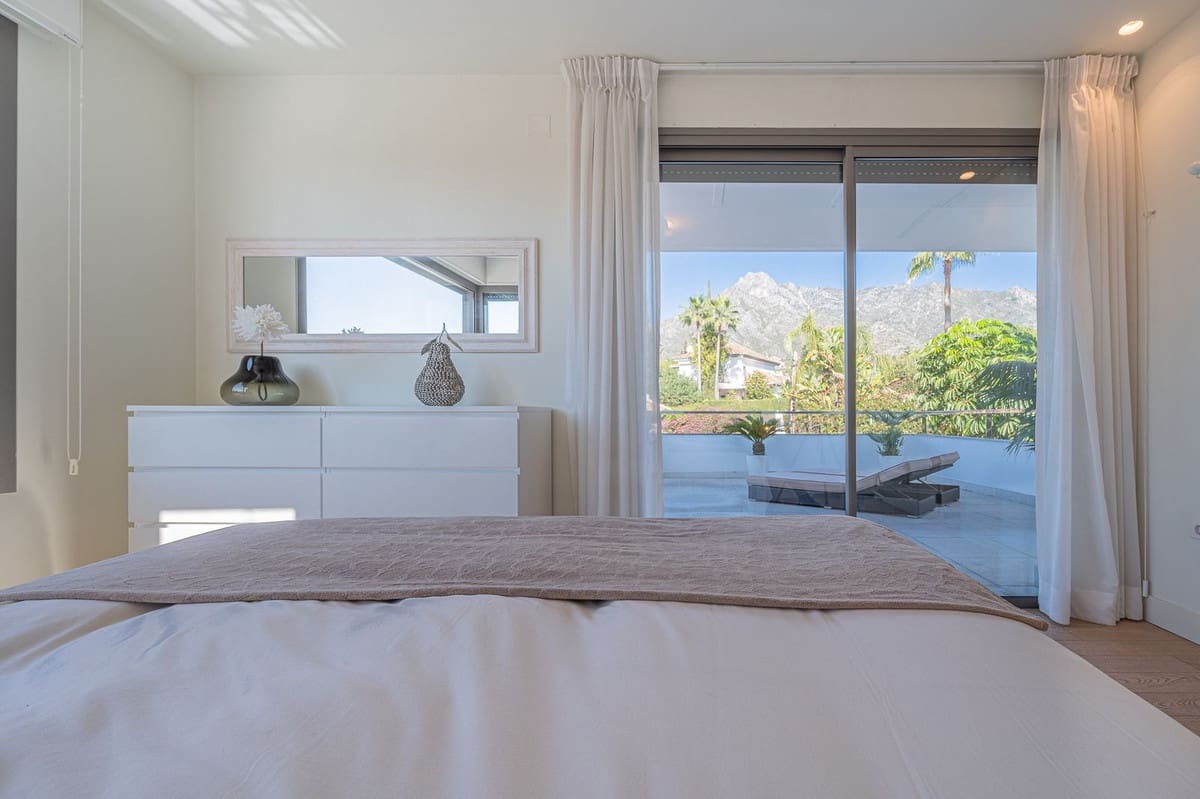 4 sypialnia Willa na sprzedaż w Marbella z basenem garażem - 2 850 000 € (Ref: 7373864)
