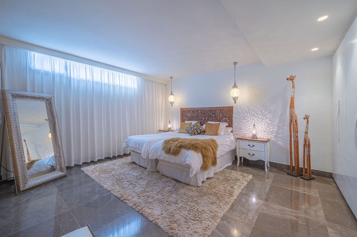 4 sypialnia Willa na sprzedaż w Marbella z basenem garażem - 2 850 000 € (Ref: 7373864)