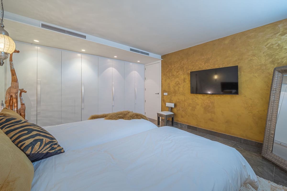 4 sypialnia Willa na sprzedaż w Marbella z basenem garażem - 2 850 000 € (Ref: 7373864)