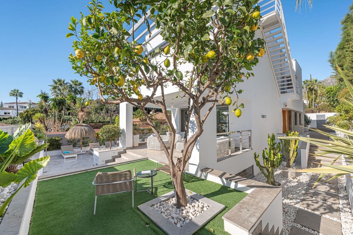 4 sypialnia Willa na sprzedaż w Marbella z basenem garażem - 2 850 000 € (Ref: 7373864)