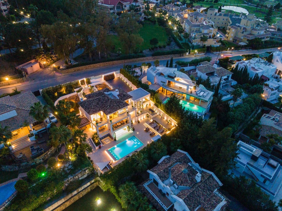 5 soveværelse Villa til salg i Nueva Andalucia med swimmingpool garage - € 3.900.000 (Ref: 7491313)