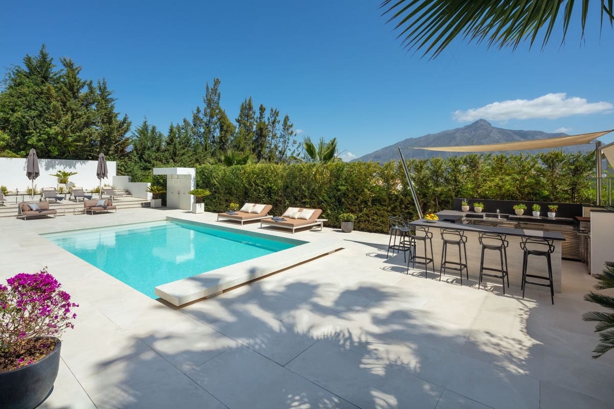 Chalet de 5 habitaciones en Nueva Andalucia en venta con piscina garaje - 3.900.000 € (Ref: 7491313)