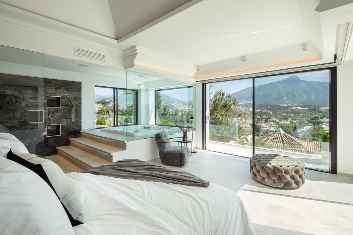 Chalet de 5 habitaciones en Nueva Andalucia en venta con piscina garaje - 3.900.000 € (Ref: 7491313)