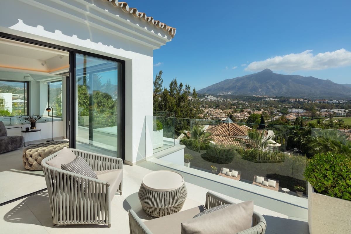 Chalet de 5 habitaciones en Nueva Andalucia en venta con piscina garaje - 3.900.000 € (Ref: 7491313)