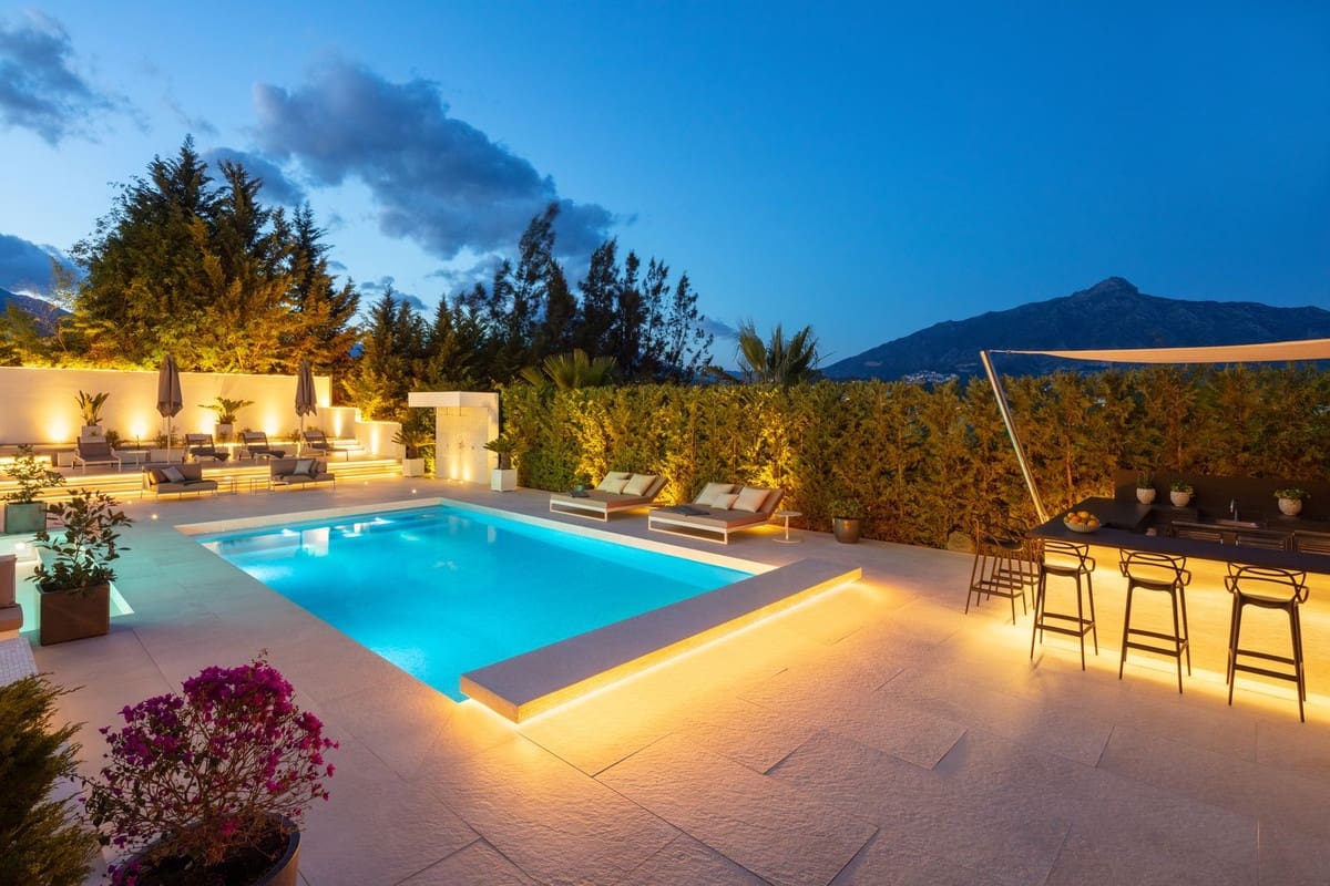 Chalet de 5 habitaciones en Nueva Andalucia en venta con piscina garaje - 3.900.000 € (Ref: 7491313)