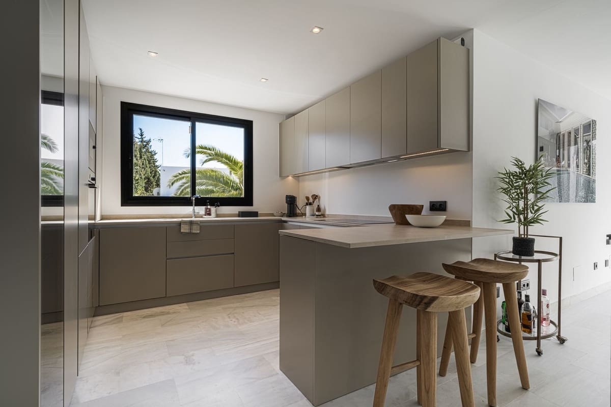 5 soveværelse Villa til salg i Nueva Andalucia med swimmingpool garage - € 2.295.000 (Ref: 7491315)