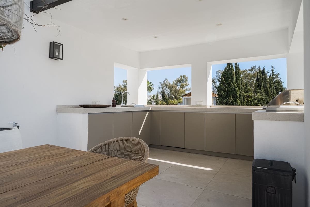 5 soveværelse Villa til salg i Nueva Andalucia med swimmingpool garage - € 2.295.000 (Ref: 7491315)