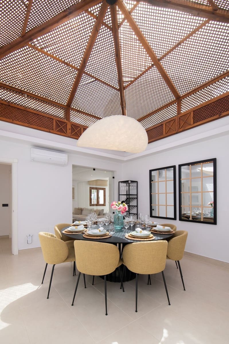 5 sypialnia Willa na sprzedaż w Marbella z basenem garażem - 2 295 000 € (Ref: 7546099)