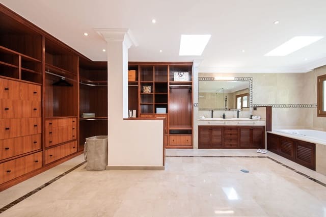 5 sypialnia Willa na sprzedaż w Marbella z basenem garażem - 2 295 000 € (Ref: 7546099)